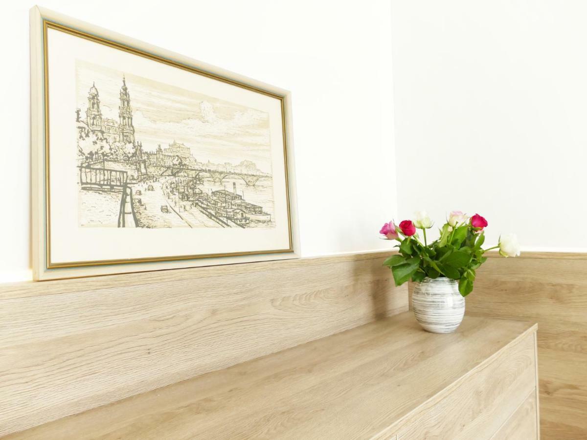 Grosses Apartment Im Zentrum Von Dresden, 2 Schlafzimmer, 2 Baeder, Balkon מראה חיצוני תמונה